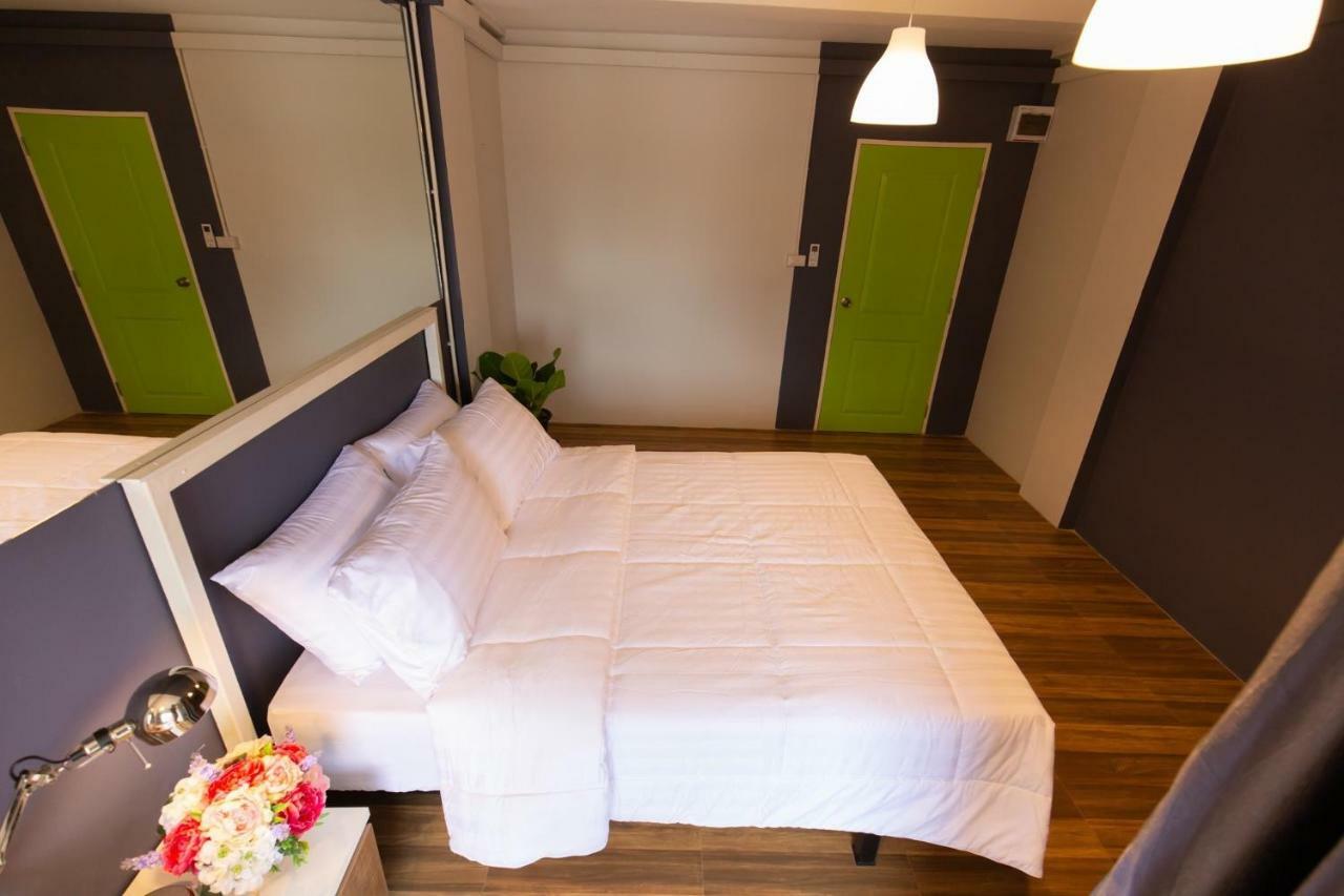 Mango 10 House Hotel Банкок Екстериор снимка